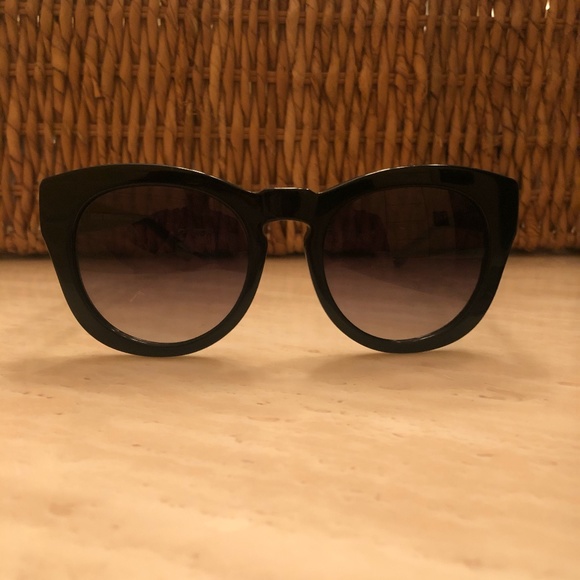 MICHAEL KORS SUNGLASSES - Picture 1 of 3